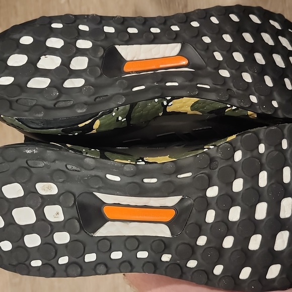 Ultraboost Camo Shoes - Picture 4 of 4